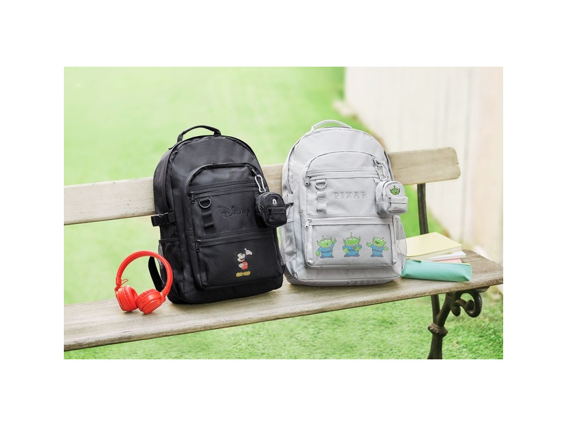 バックパック 21L 各8,200円© Disney　© Disney/Pixar