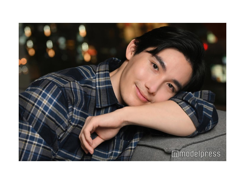 モデルプレスのインタビューに応じたイザヤ（C）モデルプレス