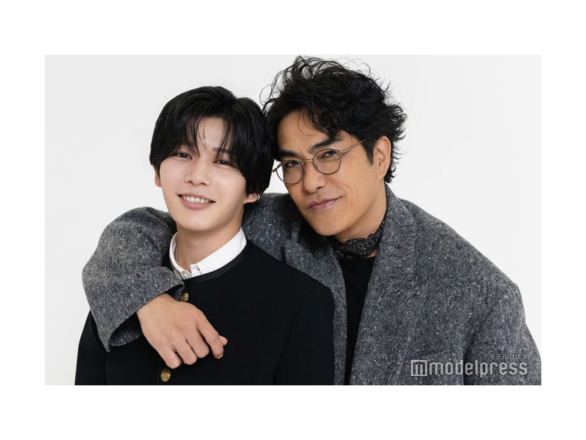 モデルプレスのインタビューに応じた長尾謙杜＆北村一輝（C）モデルプレス