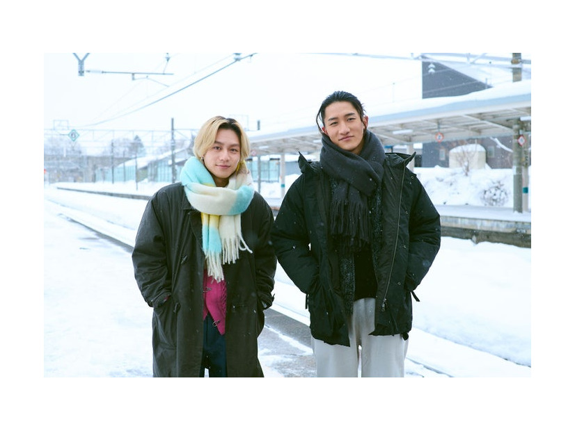 岩本照、松田元太（C）⾼野⽔登／フトンチラシ／Storm Labels