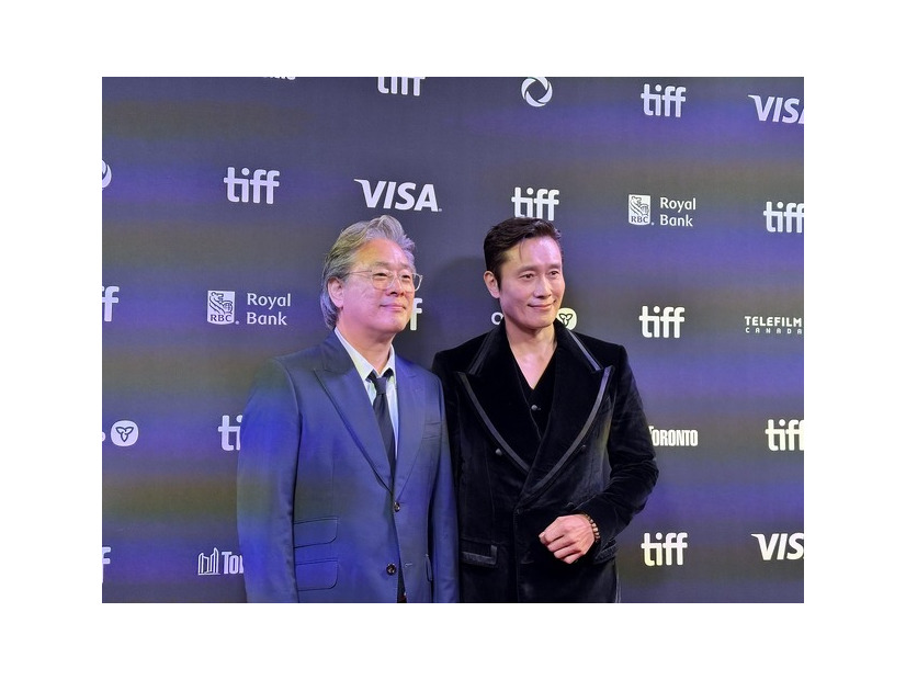 『しあわせな選択』c2025 CJ ENM Co., Ltd., MOHO FILM ALL RIGHTS RESERVED