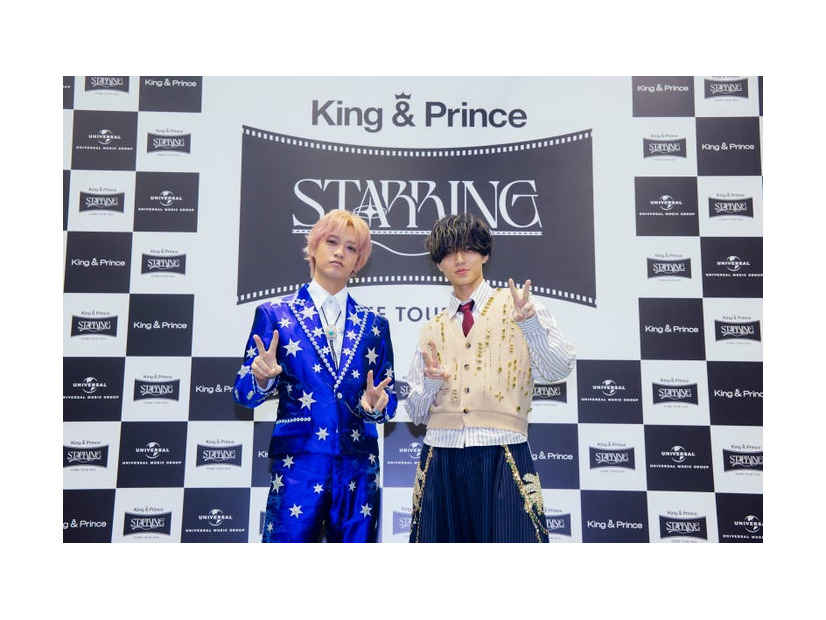 囲み取材に応じたKing ＆ Prince／高橋海人、永瀬廉（提供写真）