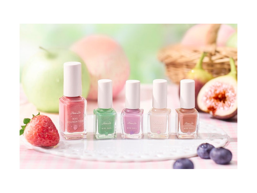 左から「パラドゥ　ネイルファンデーション（限定色）」「パラドゥ　ミニネイル（春新色）」 ／提供画像