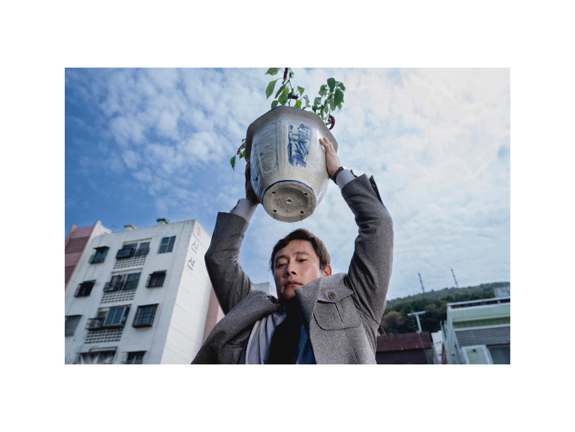 『しあわせな選択』　2025 CJ ENM Co., Ltd., MOHO FILM ALL RIGHTS RESERVED