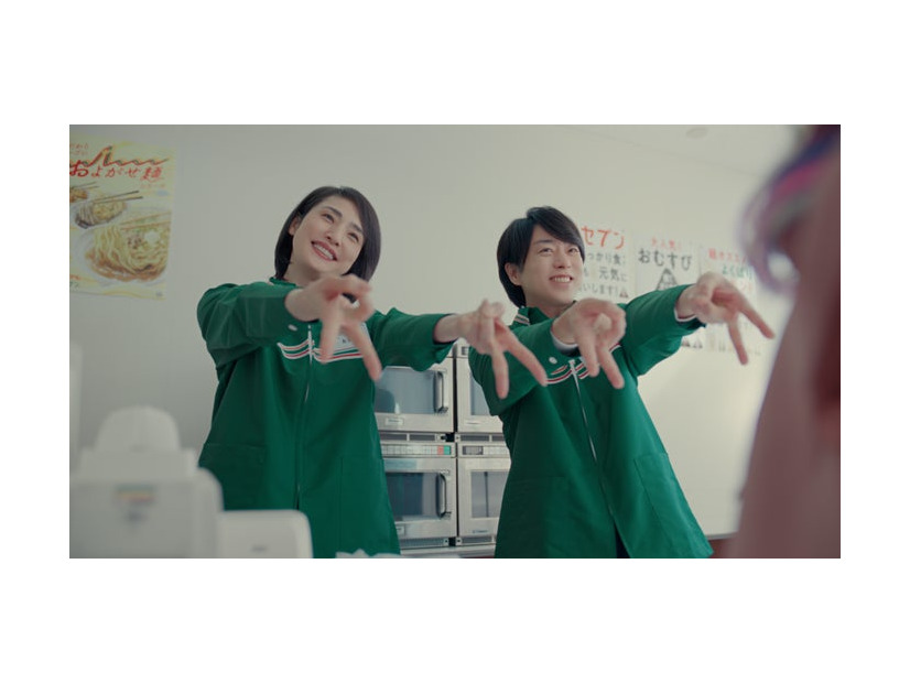 天海祐希、櫻井翔／セブン‐イレブン新テレビCM「朝セブン最高篇」（提供写真）