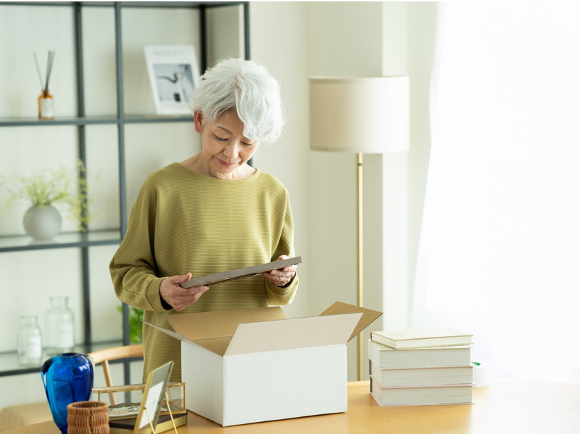 夫が亡くなったことを忘れてしまった！？「お父さんはまだ会社？」「お父さんの服がない！」認知症の義母に現れた異変。どう対応すれば？