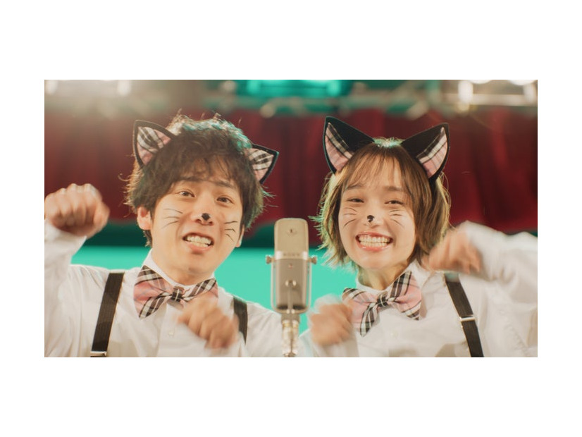 二宮和也、白本彩奈／DHC新CMシリーズ【「にゃんピーズ 」うるおい呼び込むクレンジング篇】（提供写真）