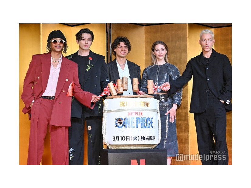 「『ONE PIECE』シーズン2」来日記者会見に出席したジェイコブ・ロメロ、新田真剣佑、イニャキ・ゴドイ、エミリー・ラッド、タズ・スカイラー（C）モデルプレス