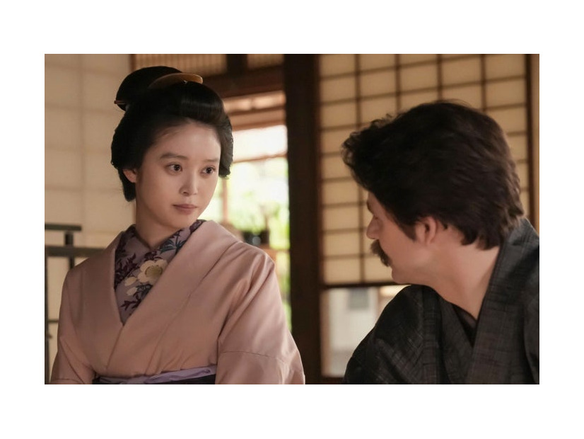 高石あかり、トミー・バストウ「ばけばけ」第111話（C）NHK