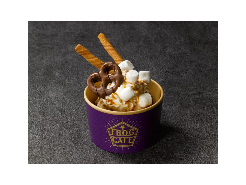 バタービールミニサンデー：650円（税込）／「ホグワーツからの招待状」限定メニュー