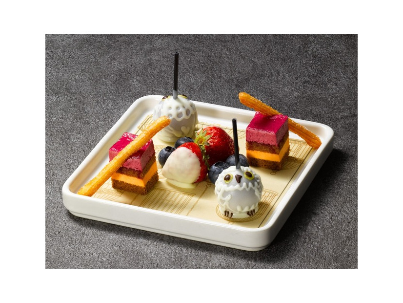 ダイアゴン横丁の買い物リストアフタヌーンティー／「ホグワーツからの招待状」限定メニュー