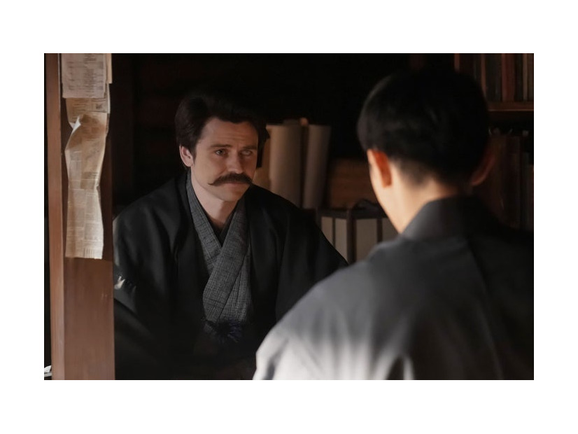 トミー・バストウ、吉沢亮「ばけばけ」第113話（C）NHK