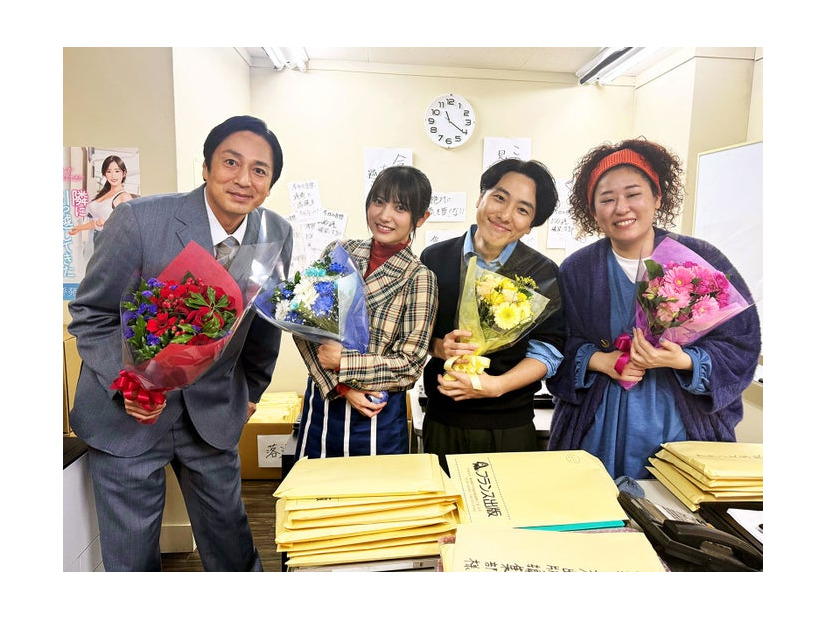 徳井義実、桃月なしこ、九十九黄助、高畑遊（C）「令和に官能小説作ってます」製作委員会