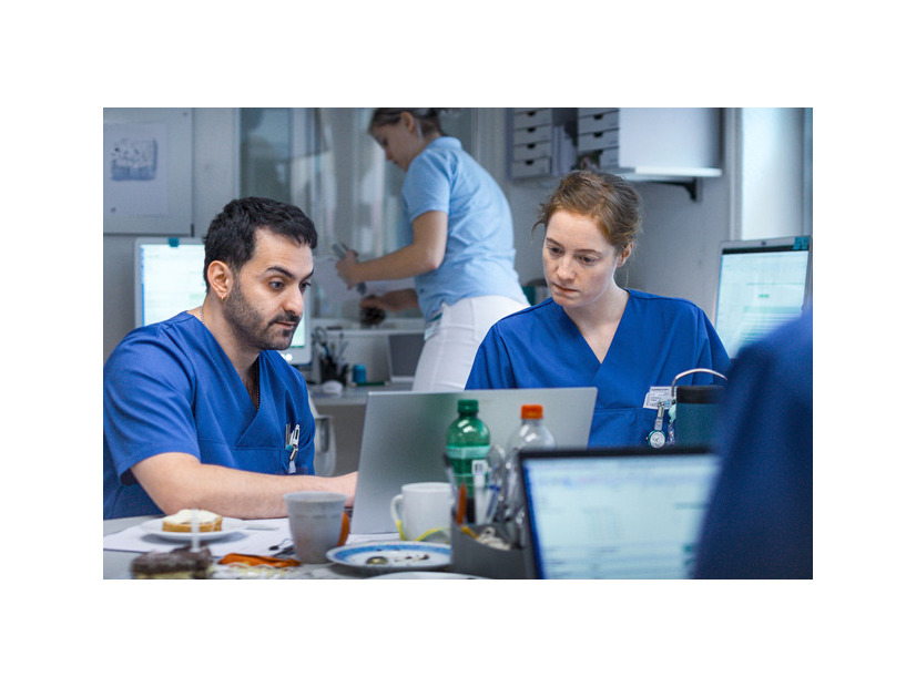 『ナースコール』© 2025 Zodiac Pictures Ltd / MMC Zodiac GmbH