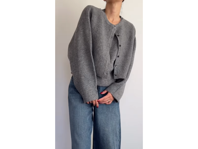 【GU】セットアップで賢く着回す。身長を問わずに決まるグレー×デニムのこなれ技【40代の毎日コーデ】