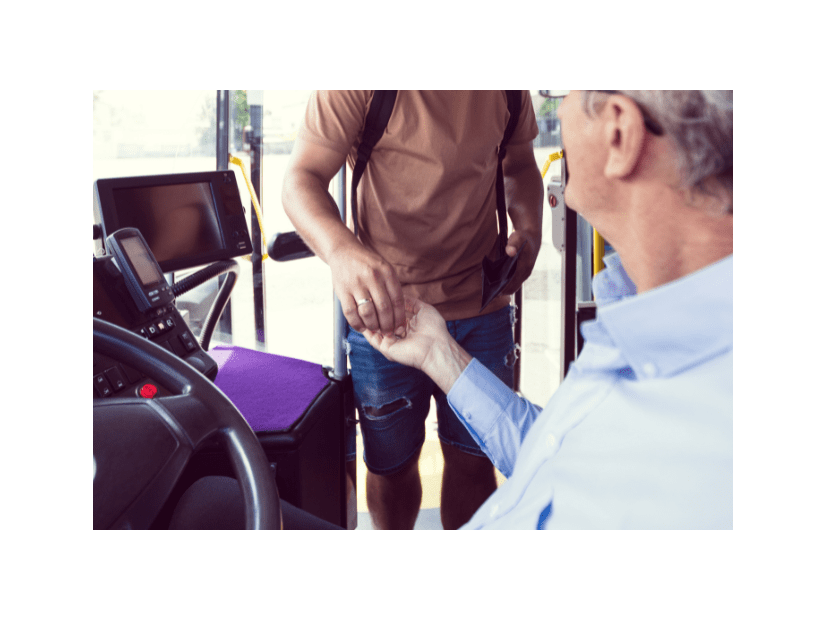 【トルコで…】バスの支払いで小銭がなく絶望　すると、現地男性が「俺が払うよ」⇒手を差し伸べた理由に「親切な人」