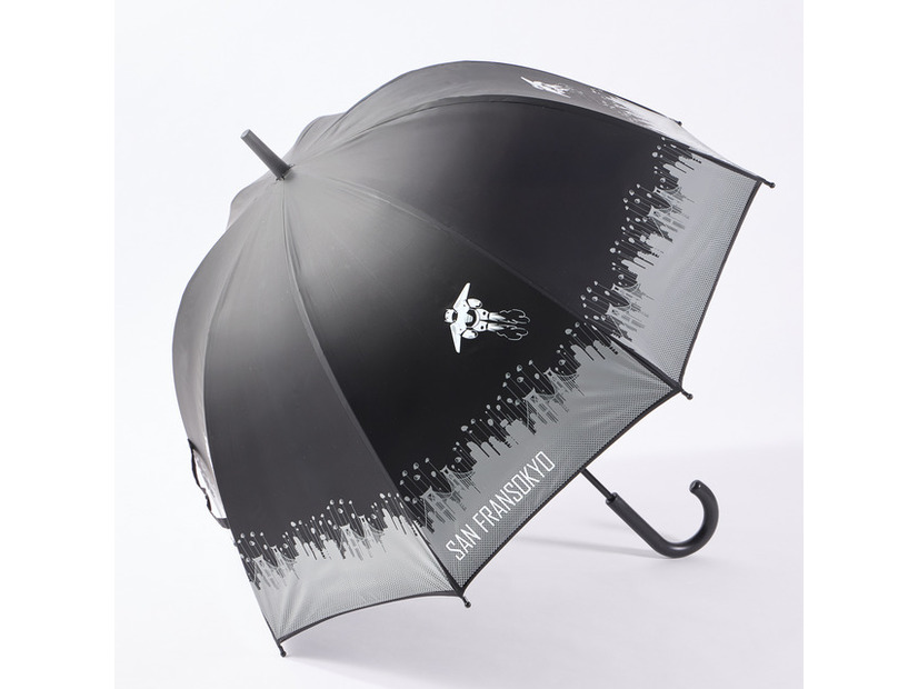 UVカットのエンボスビニール傘 価格／3,990円（税込）© Disney