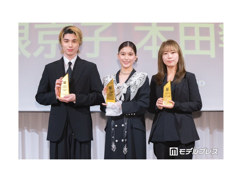 「モデルプレスベストドラマアワード」ベストドラマ1位を受賞した「波うららかに、めおと日和」チーム／本田響矢、芳根京子、宋ハナプロデューサー（C）モデルプレス