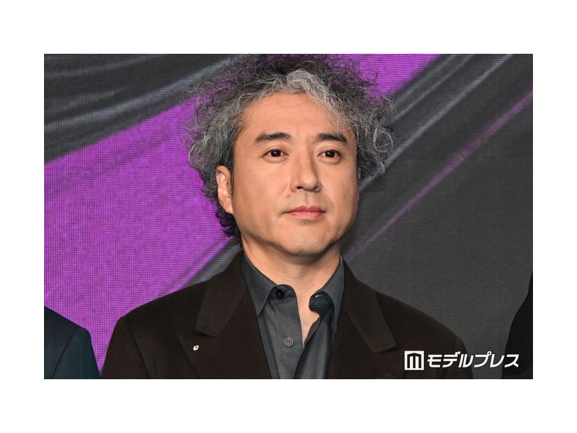 ポケットに手を突っ込んで喋る役者を目指していたムロツヨシ（C）モデルプレス