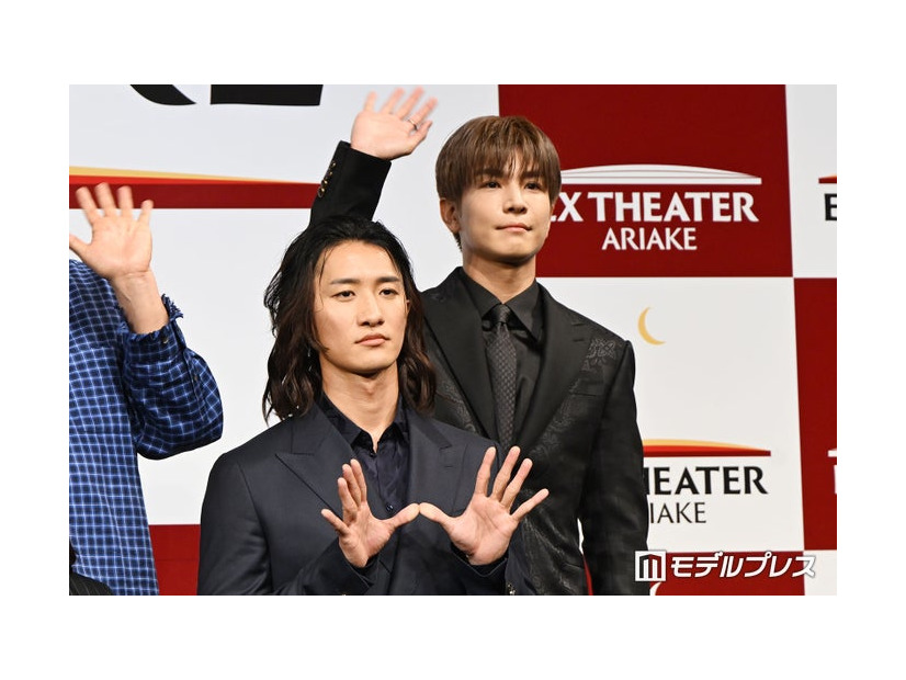 体作りの話題で盛り上がった岩本照＆岩田剛典（C）モデルプレス