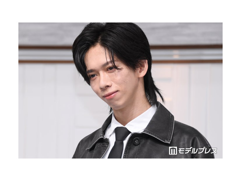 役ではハイスペックイケメン課長、超特急ではヒキオタニートな船津稜雅（C）モデルプレス