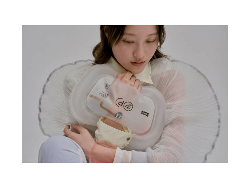 Konel、心拍とつながるウェアラブルバッグ「Pulse Pack」を開発。ミラノデザインウィーク2026で発表