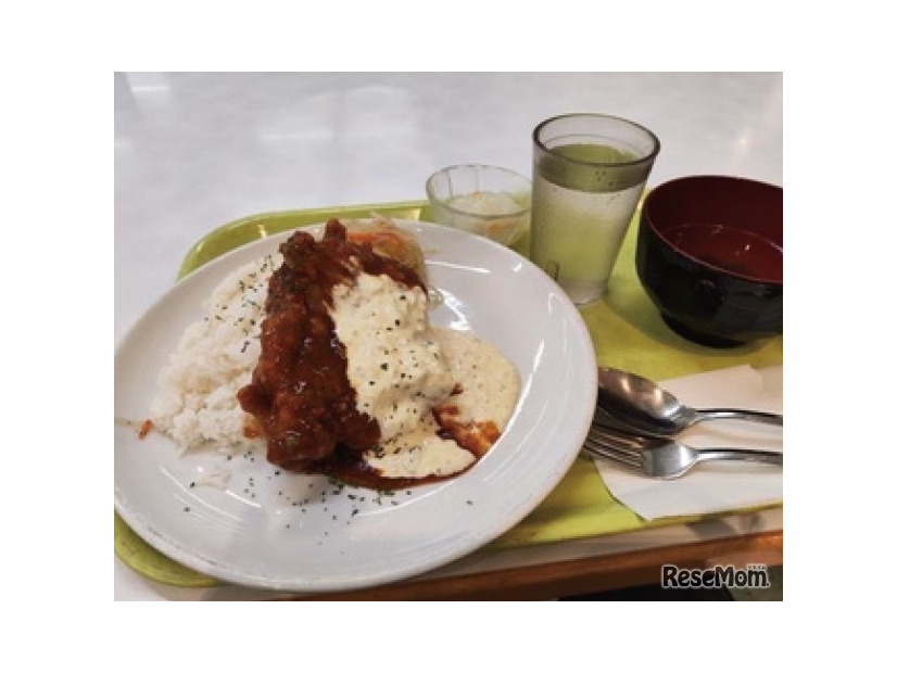 プログラム中には学食体験も