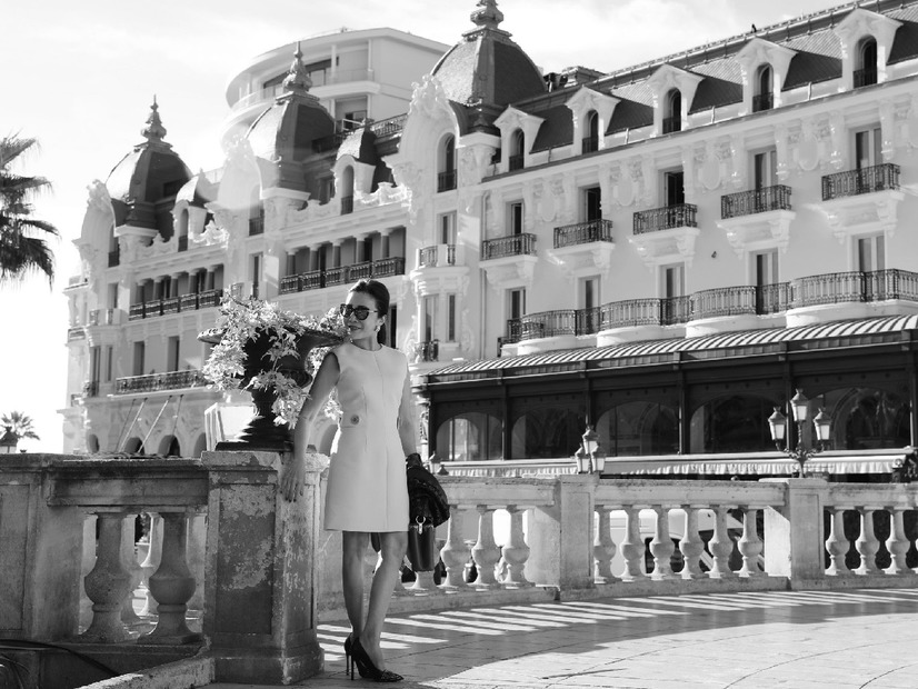 50歳で夫が急逝、多額の負債、2度の大病…。どん底から年商7億のビジネスを成功させた、モナコ王宮前で暮らす女性起業家の壮絶な人生とは