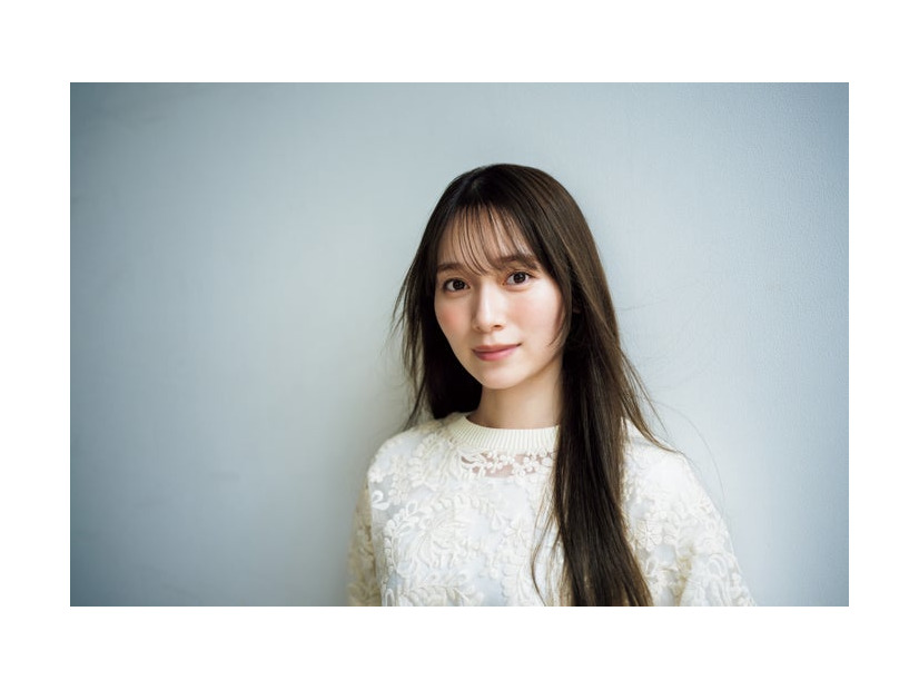 守屋麗奈：撮影／HIROKAZU、スタイリング／優哉、ヘアメイク／田村直子、デザイン／松本麻実（GROSVENOR design.）