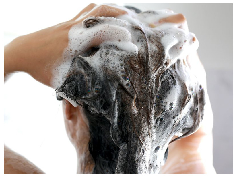 49歳、更年期世代の「頭皮かゆみ」問題。乾燥シーズンに投入して正解だった、低刺激な「お守りシャンプー」の正体