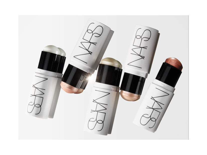 NARS、人気の「ライトリフレクティング ルミナイジングパウダー」に待望のスティックタイプが登場