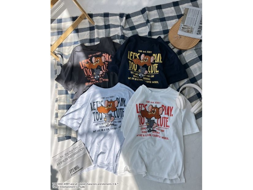 アクリルキーホルダー付　トムとジェリーTシャツ　￥2,450（税込価格 ￥2,695)