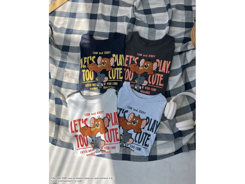 アクリルキーホルダー付　トムとジェリーTシャツ　￥2,450（税込価格 ￥2,695)