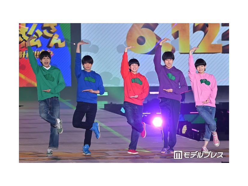 （左から）Aぇ! group、西村拓哉（C）モデルプレス