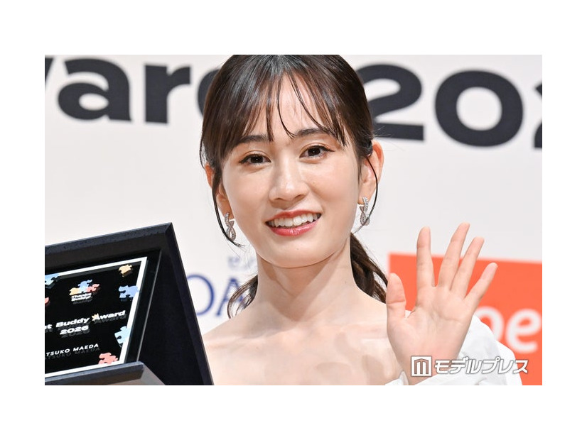 「ベストバディアワード」を受賞し喜びの笑みを浮かべる前田敦子（C）モデルプレス