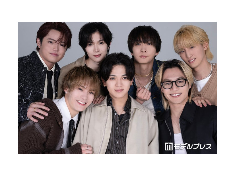 モデルプレスらのインタビューに応じたTravis Japan（上段左から）吉澤閑也、七五三掛龍也、中村海人、川島如恵留（下段左から）松倉海斗、宮近海斗、松田元太（C）モデルプレス