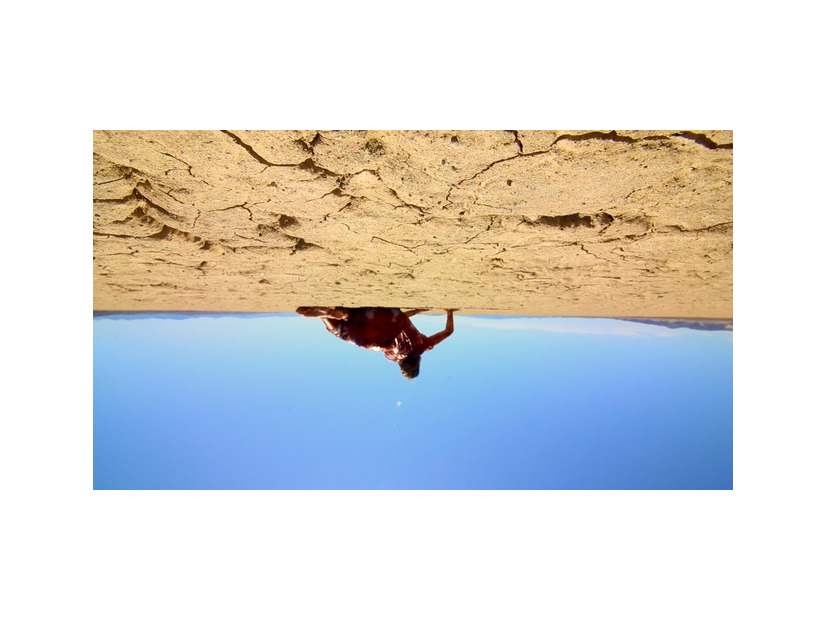 『アウトウォーターズ 裂けた砂漠』© Outwater Road X, LLC. 2022