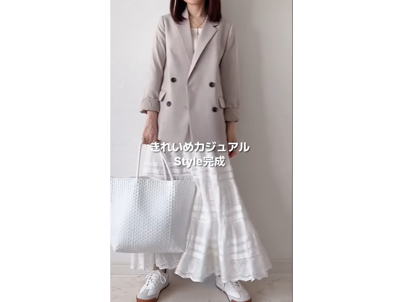 羽織って、ぽっこりお腹をカムフラージュ。【GU】ジャケット×白スカートで作る大人の爽やかカジュアル【40代の毎日コーデ】