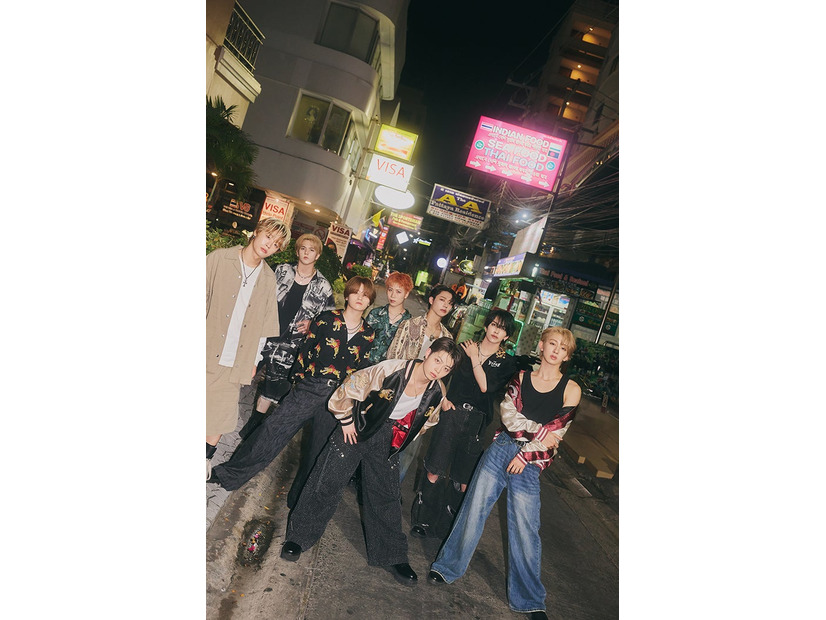 MAZZEL／「MAZZEL 1st photobook with ZEAL」表紙カット（提供写真）
