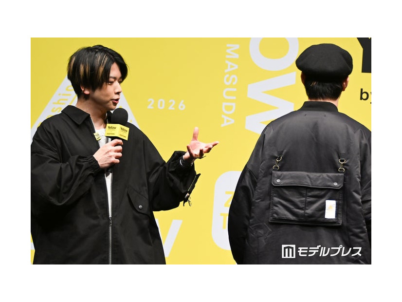 自身のブランドアイテムを説明する増田貴久（C）モデルプレス