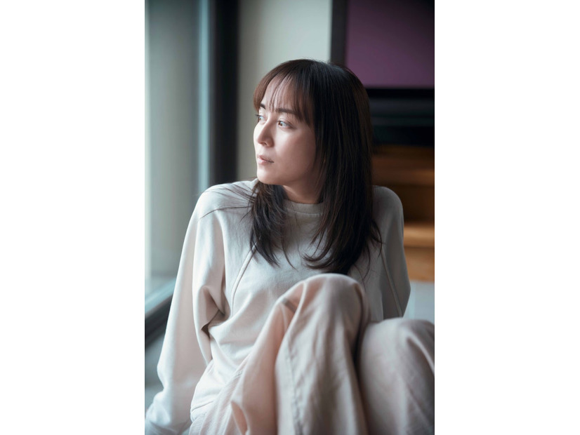 比嘉愛未／撮影：三宮幹史／『比嘉愛未エッセイ集 またね。』（6月10日発売／講談社）より