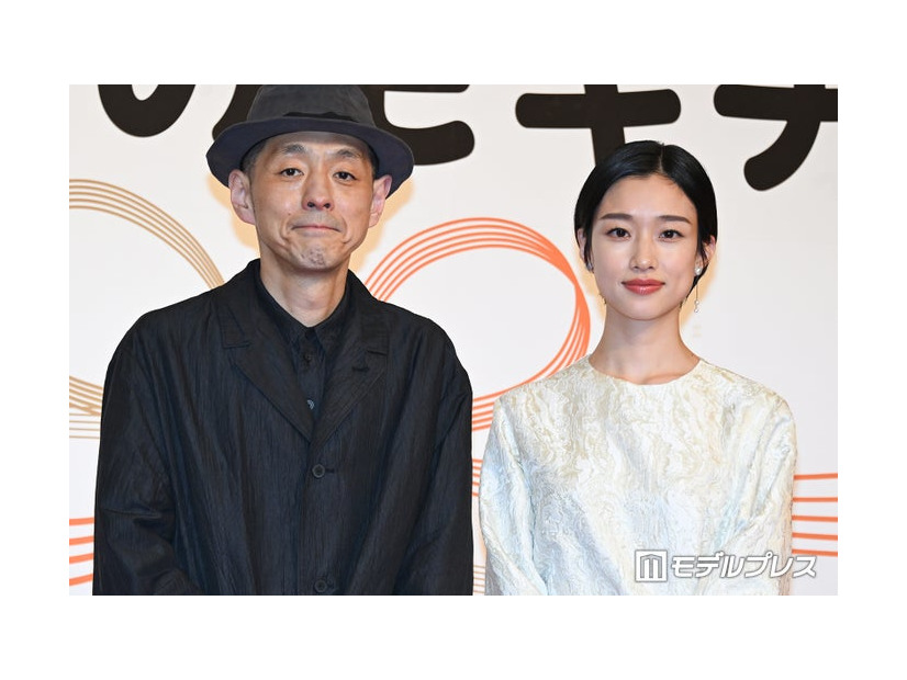 宮藤官九郎、河合優実（C）モデルプレス