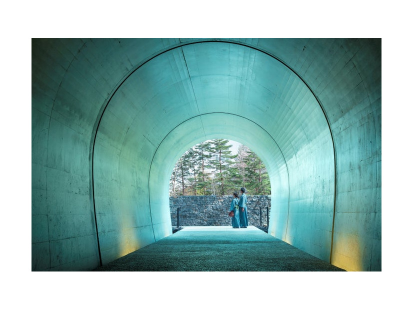 トンネルを抜けると、草津温泉街へつながる（提供写真）