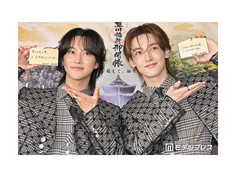 絵馬に夢を書いた本多大夢、浜川路己（C）モデルプレス