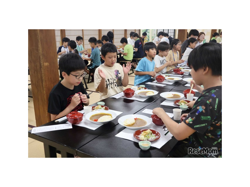 前回参加者のようす（夕食）