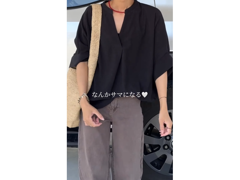 ブラック×ブラウンでこなれ感。体型カバーも叶う最旬ブラウススタイル【40代の毎日コーデ】