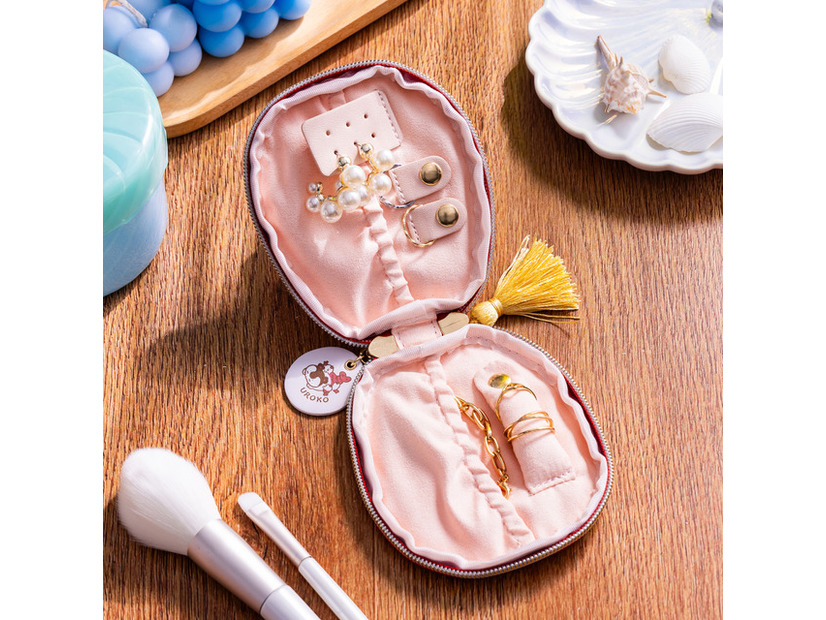 ウロコ型のアクセサリーポーチ 2,750円