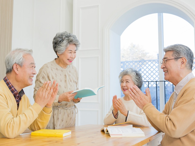 認知症になる可能性が高くなる、人づき合いの状態は⁉健康的に長生きするための「おすすめ習慣」2選【心理カウンセラーが解説】