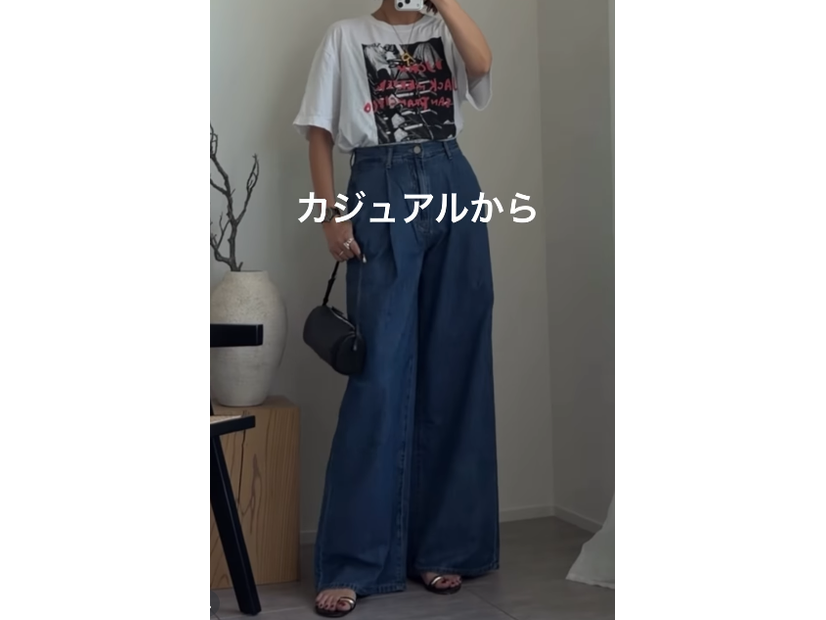 今、履くだけでオシャレ見えするワイドデニム。美しいシルエットは白Ｔ合わせでこなれ感アップ【40代の毎日コーデ】