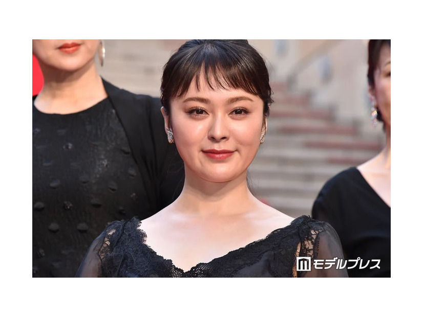貫地谷しほり（C）モデルプレス